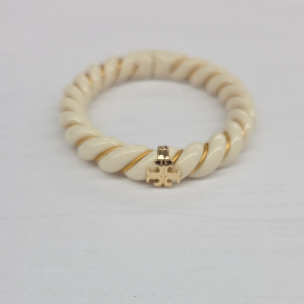 Elegant Cream and Gold Women's Ring